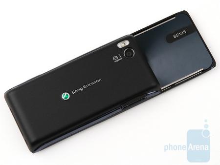 Sony Ericsson Aino showing camera