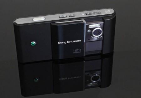 Sony Ericsson Satio showing camera