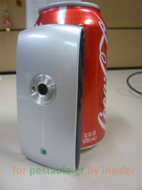 Sony Ericsson Kurara phone showing camera