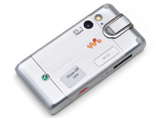 Sony Ericsson W995 showing camera