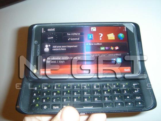 Nokia N9 showing keyboard