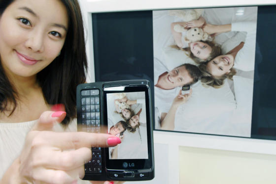 LG Optimus 7 and media sharing