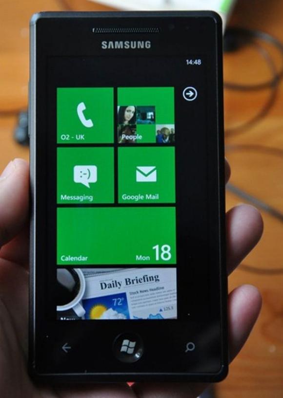 Samsung Omnia 7 Windows Phone 7 device