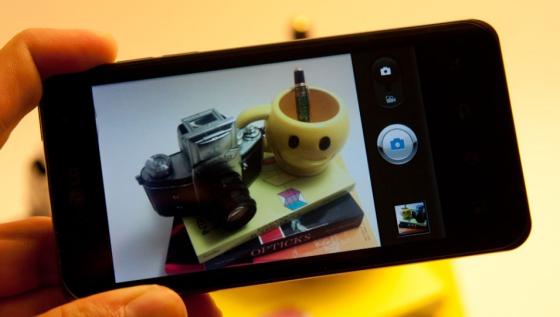 LG optimus 2X showing its camera interface