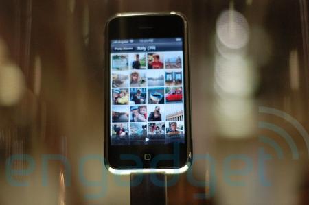 Apple iPhone photo management interface