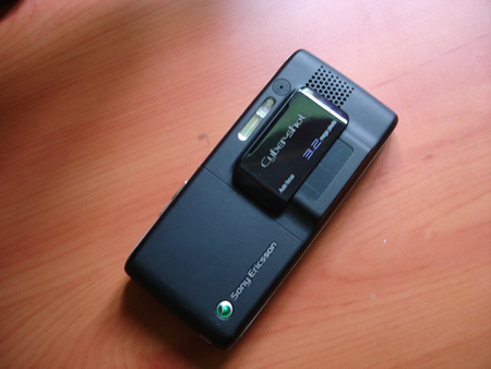 Sony Ericsson K800i CyberShot camera phone showing camera